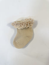 Load image into Gallery viewer, Ankle Knit Lace Girl Socks (FINAL SALE)
