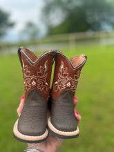 Load image into Gallery viewer, Chocolate w/Cognac Top Tanner Mark Boots