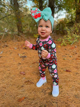 Load image into Gallery viewer, Cowgirl Christmas Bamboo Set