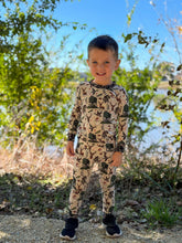 Load image into Gallery viewer, Holiday Huntin' Bamboo Set