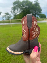 Load image into Gallery viewer, Chocolate w/Cognac Top Tanner Mark Boots