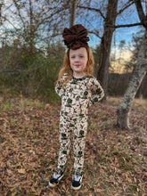 Load image into Gallery viewer, Holiday Huntin' Bamboo Set