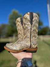 Load image into Gallery viewer, Shimmer Beige Tanner Mark Boots
