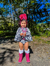 Load image into Gallery viewer, Fuchsia Tanner Mark Boots