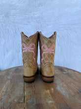 Load image into Gallery viewer, Tan Bow Tanner Mark Boots
