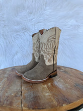Load image into Gallery viewer, Taupe Suede Tanner Mark Boots
