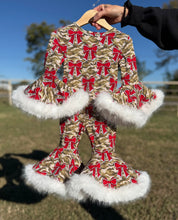 Load image into Gallery viewer, Hunting For Presents Jumper
