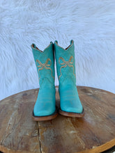 Load image into Gallery viewer, Turquoise Bow Tanner Mark Boots

