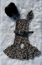 Load image into Gallery viewer, Camo Jumper
