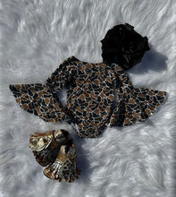 Load image into Gallery viewer, Camo Bell Sleeve Leo/Top

