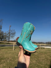 Load image into Gallery viewer, Turquoise Bow Tanner Mark Boots
