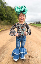 Load image into Gallery viewer, Camo Bell Sleeve Leo/Top
