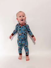 Load image into Gallery viewer, BLUE Bella-Breez Hunting Club Bamboo Set
