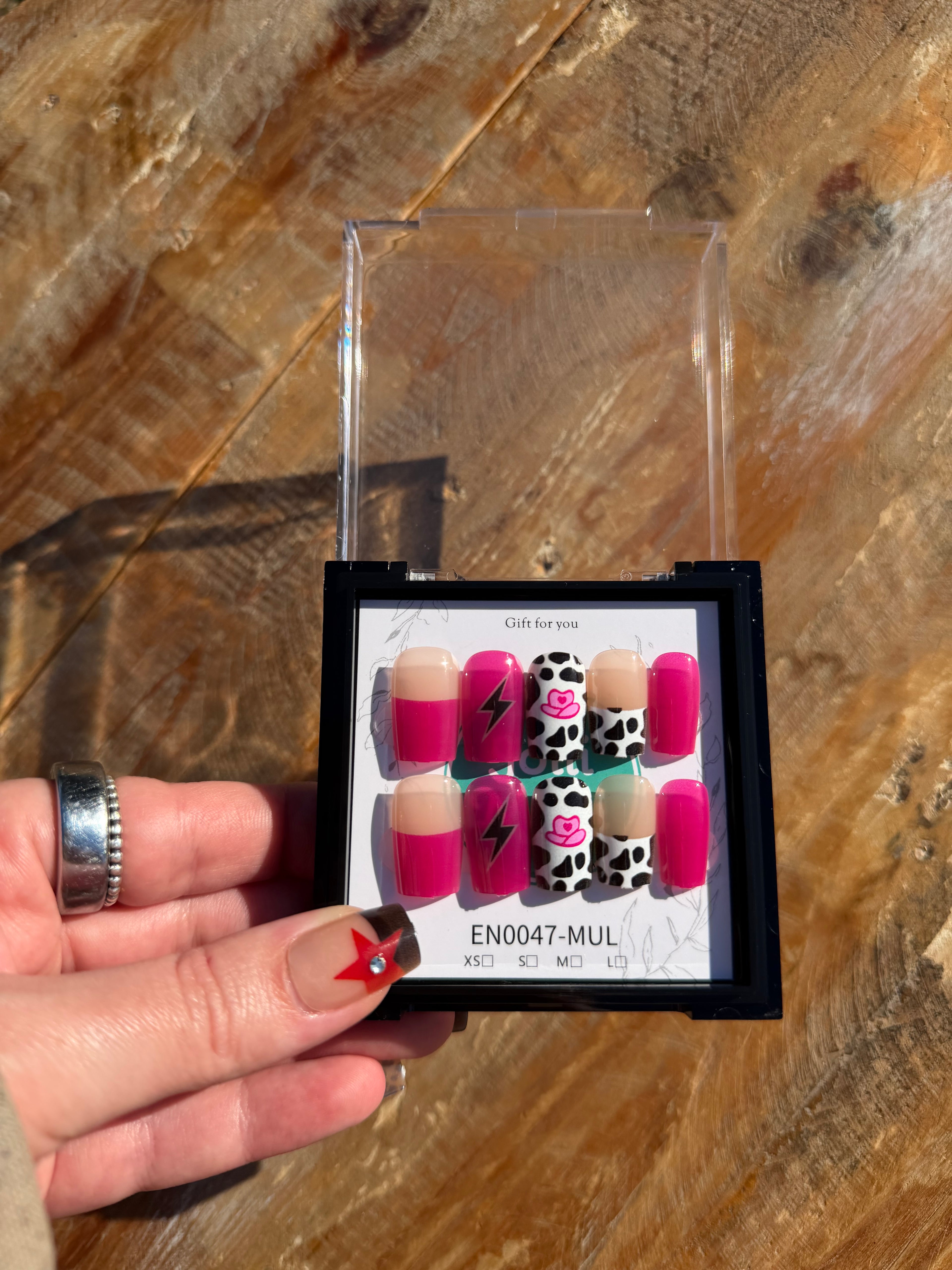 Western press on nails