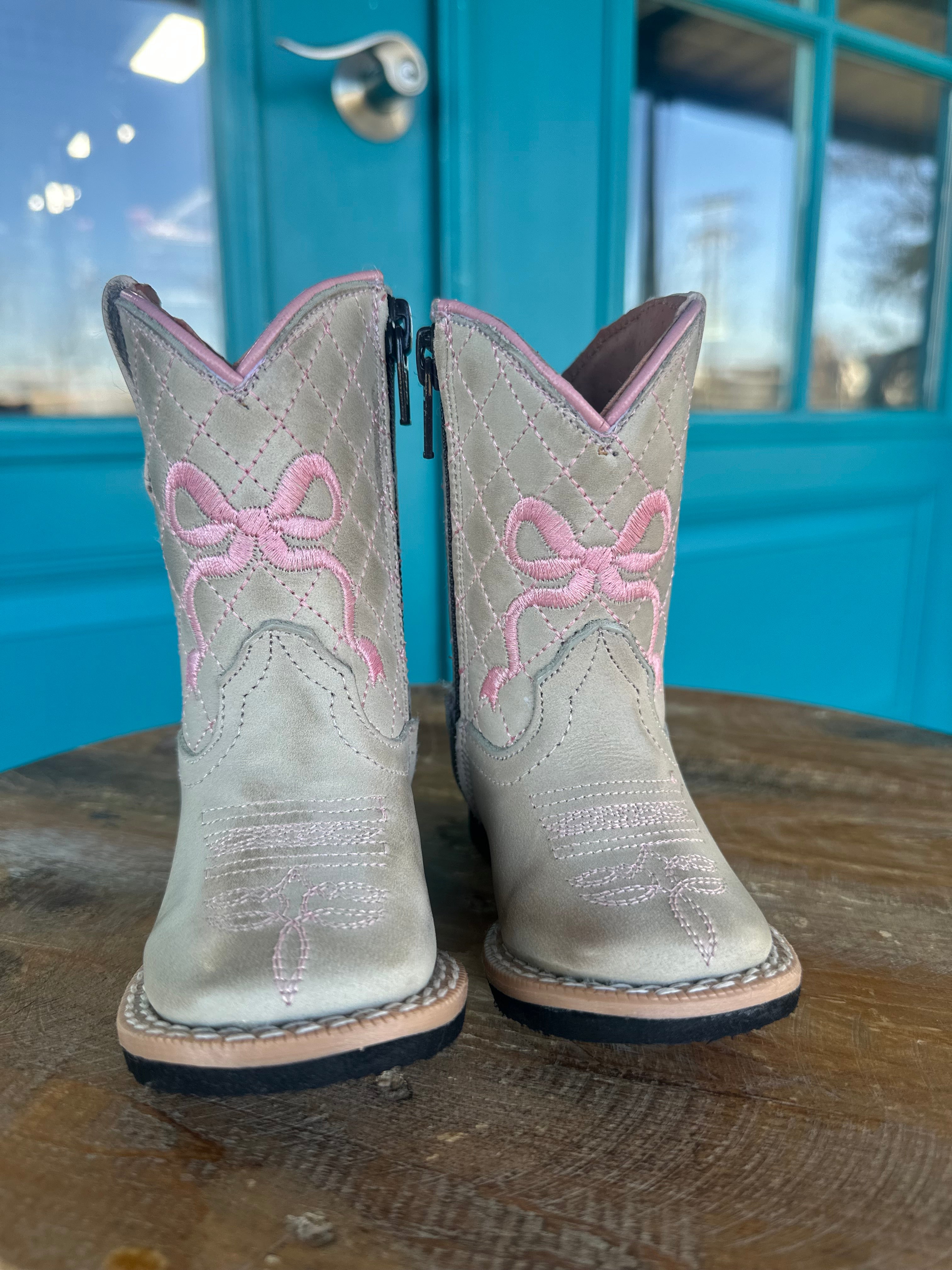 Pearl Bow Tanner Mark Boots