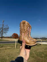 Load image into Gallery viewer, Tan Bow Tanner Mark Boots
