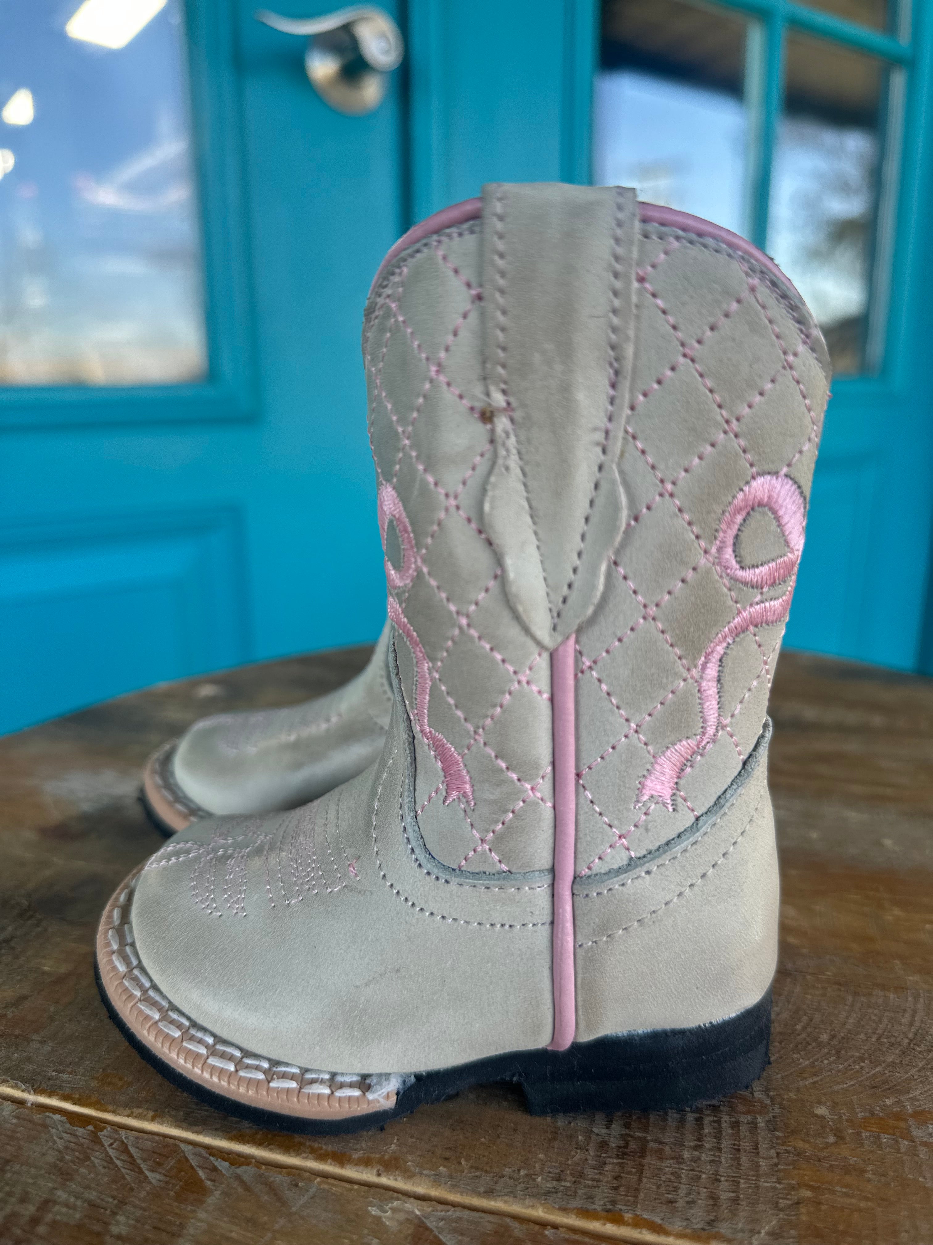 Pearl Bow Tanner Mark Boots