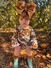 Load image into Gallery viewer, Cow Print Bell Sleeve Leo/Top
