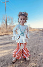 Load image into Gallery viewer, Vanilla Chai Ruffled Sleeve Top
