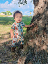 Load image into Gallery viewer, Wild West Checkers Short Sleeve Bamboo Sleeper
